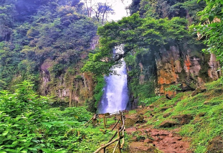 Destinasi Wisata Air Panas Terbaik di Indonesia